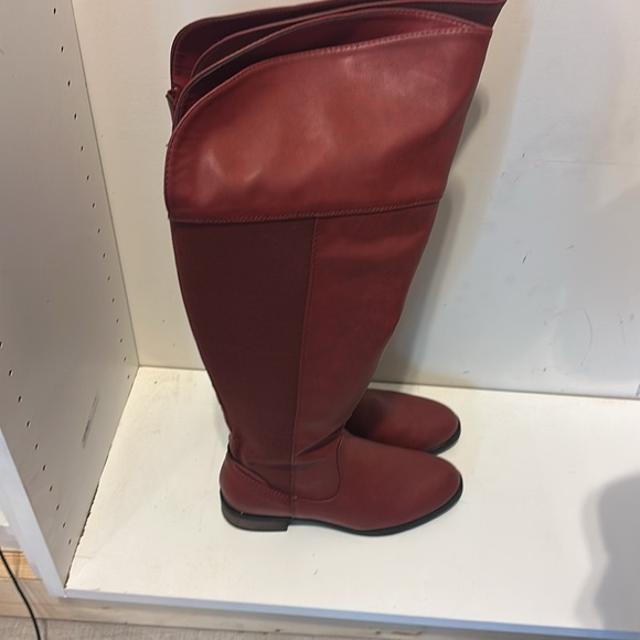 Burgundy knee-high boot - Picture 2 of 4